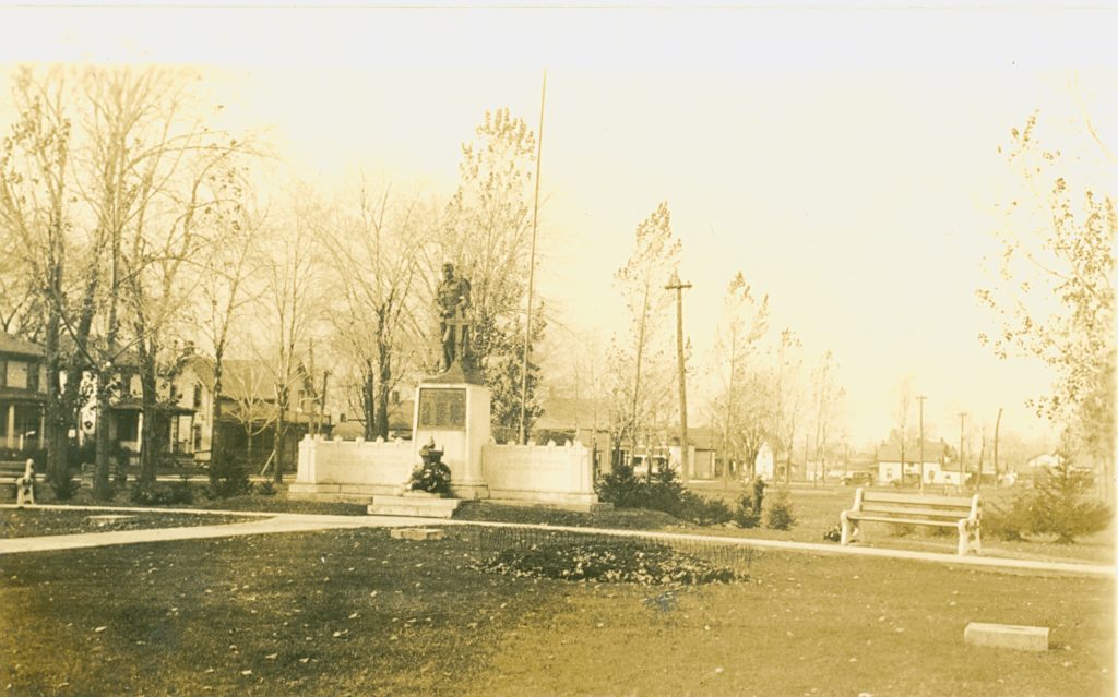 The cenotaph as it appeared in 1925, prior to 1967 enhancements.